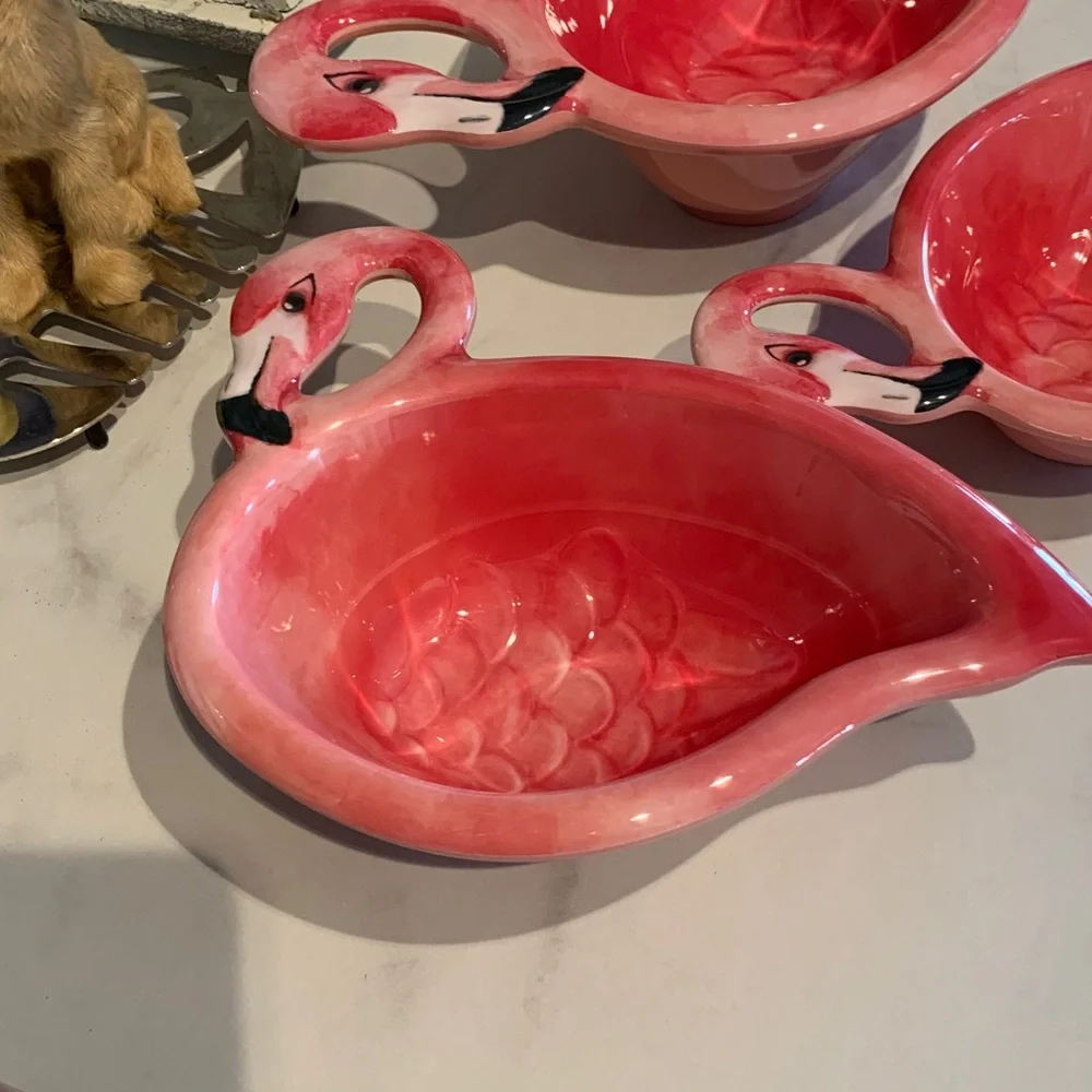 Tommy Bahama 3 Flamingo🦩Nesting Bowls, S, M & L. Large is ~12”. No scratches.
